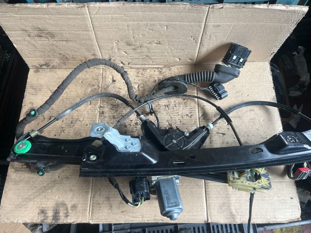 bontott FORD FOCUS III Jobb első Ablakemelő Szerkezet (Elektromos)