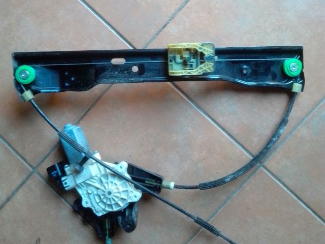 bontott FORD FOCUS III Jobb első Ablakemelő Szerkezet (Elektromos)