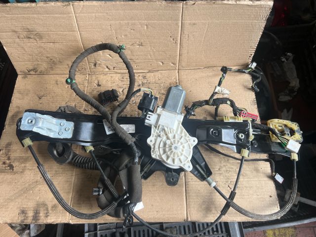 bontott FORD FOCUS III Jobb első Ablakemelő Szerkezet (Elektromos)