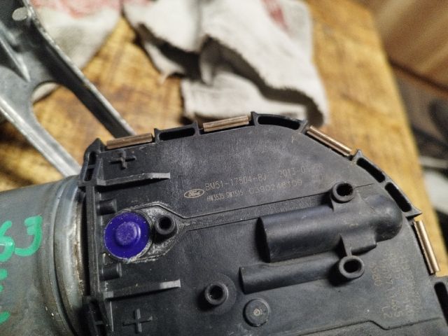 bontott FORD FOCUS III Jobb első Ablaktörlő Motor