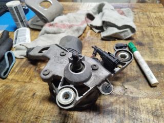 bontott FORD FOCUS III Jobb első Ablaktörlő Motor