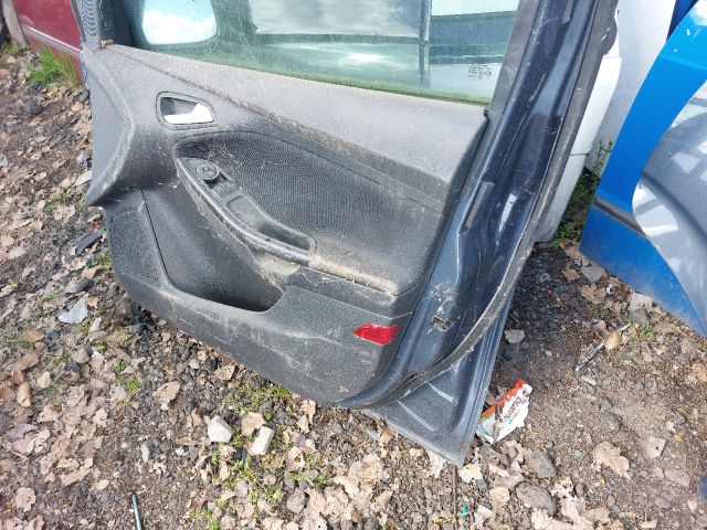 bontott FORD FOCUS III Jobb első Ajtó (Részeivel)