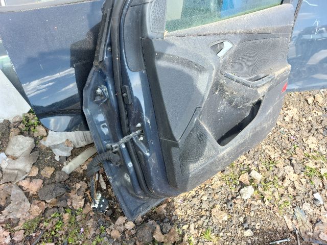 bontott FORD FOCUS III Jobb első Ajtó (Részeivel)