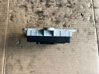 bontott FORD FOCUS III Jobb első Ajtó Vezérlőegység