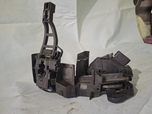 bontott FORD FOCUS III Jobb első Ajtózár