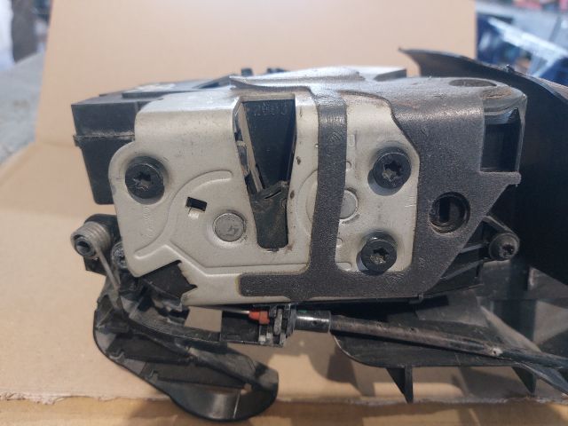 bontott FORD FOCUS III Jobb első Ajtózár