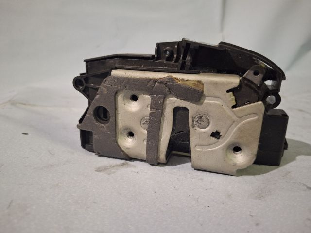 bontott FORD FOCUS III Jobb első Ajtózár