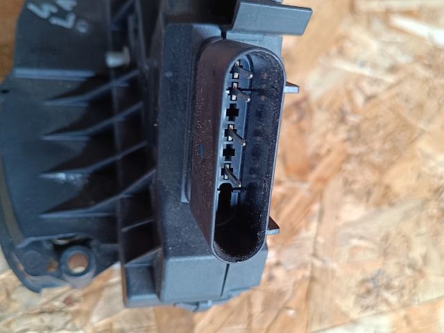 bontott FORD FOCUS III Jobb első Ajtózár