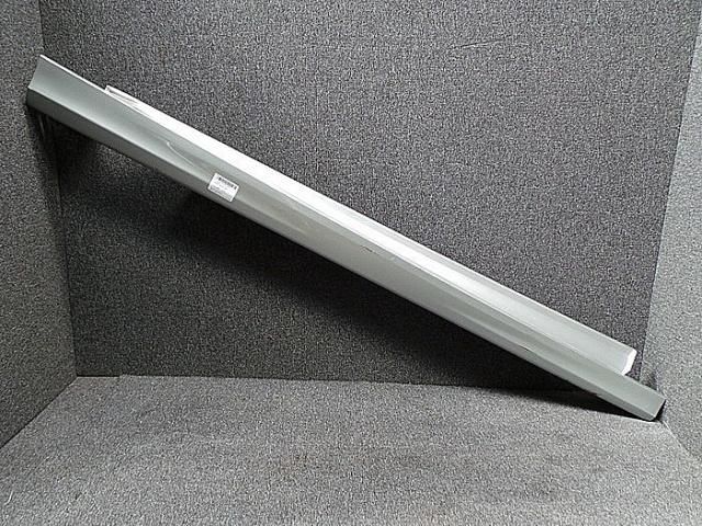 bontott FORD FOCUS III Jobb első Küszöb Díszléc