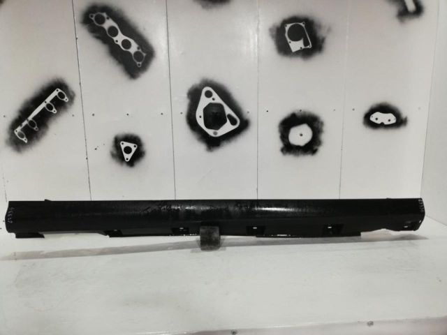 bontott FORD FOCUS III Jobb első Küszöb Díszléc