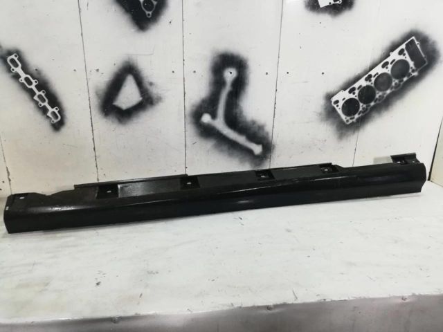 bontott FORD FOCUS III Jobb első Küszöb Díszléc