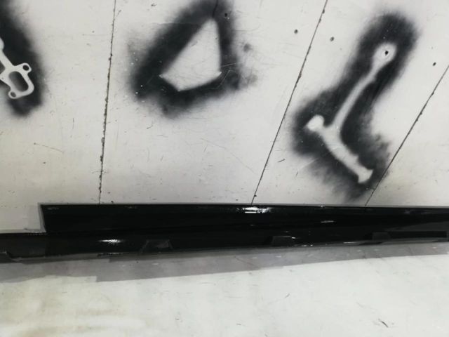 bontott FORD FOCUS III Jobb első Küszöb Díszléc