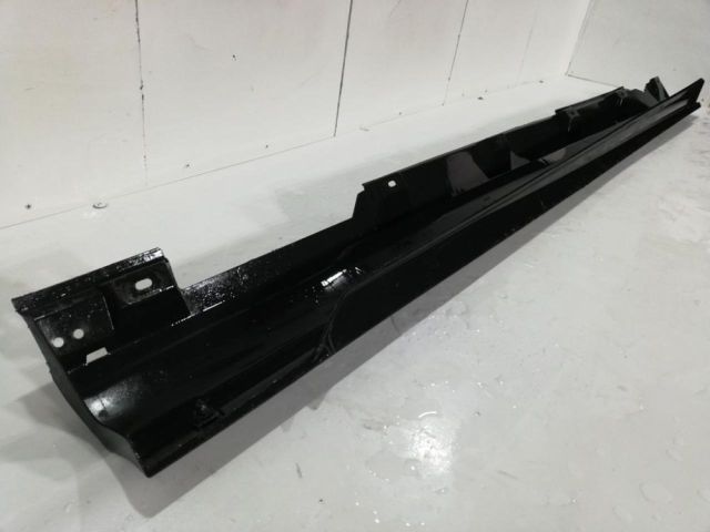 bontott FORD FOCUS III Jobb első Küszöb Díszléc