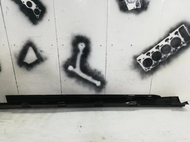 bontott FORD FOCUS III Jobb első Küszöb Díszléc