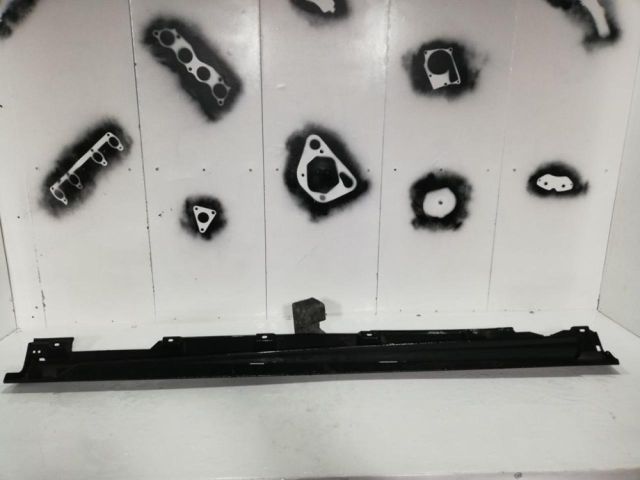 bontott FORD FOCUS III Jobb első Küszöb Díszléc