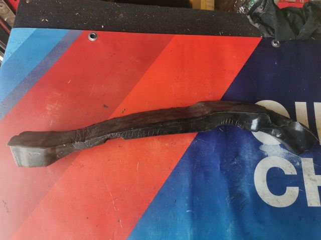 bontott FORD FOCUS III Jobb első Sárvédő Zajszigetelés