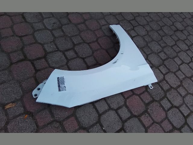 bontott FORD FOCUS III Jobb első Sárvédő