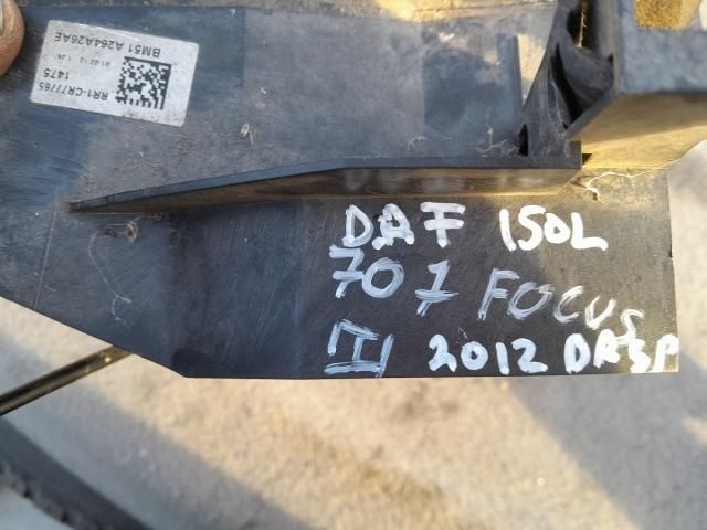 bontott FORD FOCUS III Jobb első Zsanér