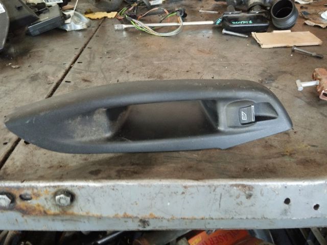 bontott FORD FOCUS III Jobb hátsó Ablakemelő Kapcsoló