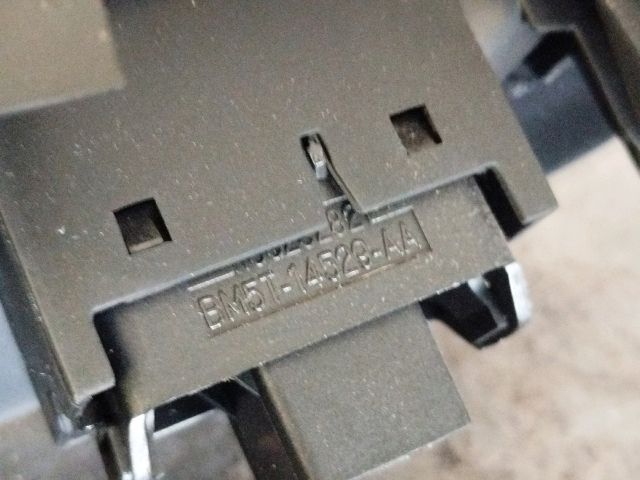 bontott FORD FOCUS III Jobb hátsó Ablakemelő Kapcsoló