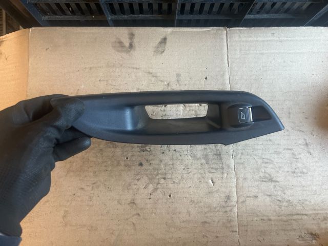 bontott FORD FOCUS III Jobb hátsó Ablakemelő Kapcsoló