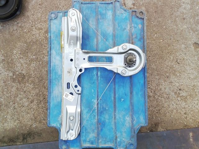 bontott FORD FOCUS III Jobb hátsó Ablakemelő Szerkezet (Mechanikus)