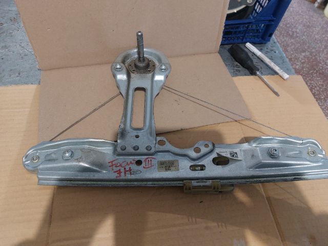 bontott FORD FOCUS III Jobb hátsó Ablakemelő Szerkezet (Mechanikus)