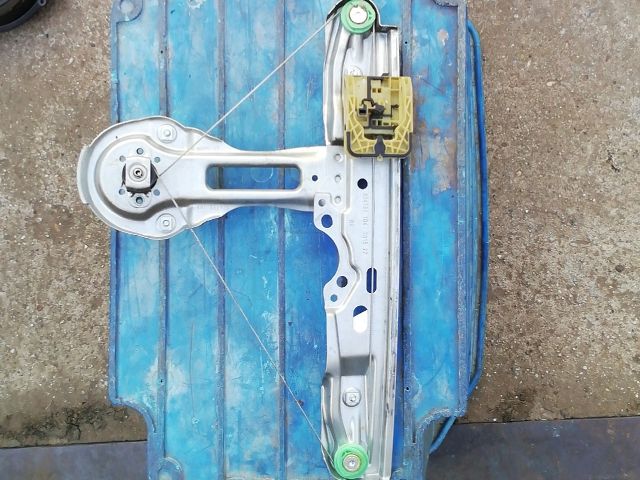 bontott FORD FOCUS III Jobb hátsó Ablakemelő Szerkezet (Mechanikus)