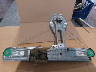 bontott FORD FOCUS III Jobb hátsó Ablakemelő Szerkezet (Mechanikus)