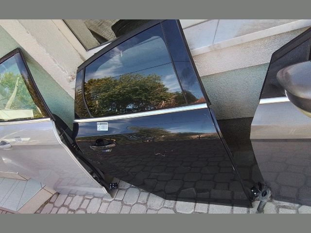 bontott FORD FOCUS III Jobb hátsó Ajtó (Részeivel)