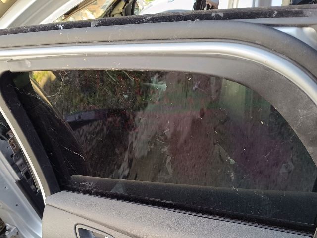 bontott FORD FOCUS III Jobb hátsó Ajtó (Részeivel)