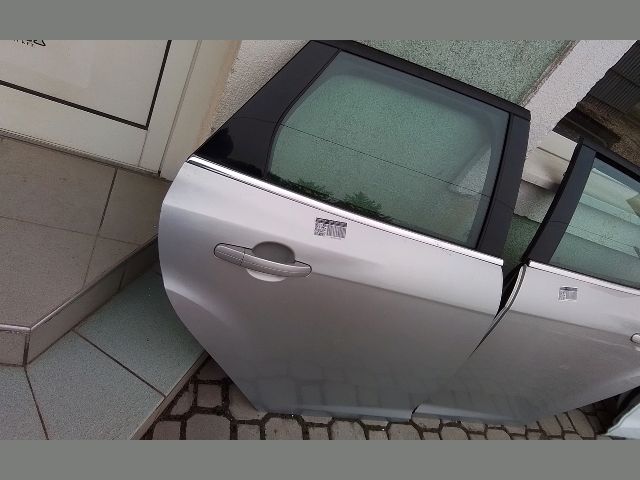 bontott FORD FOCUS III Jobb hátsó Ajtó (Részeivel)