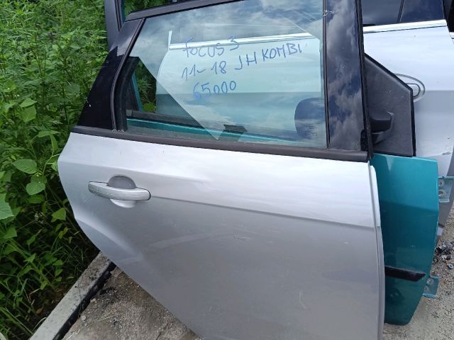 bontott FORD FOCUS III Jobb hátsó Ajtó (Részeivel)