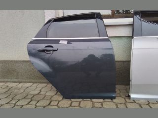 bontott FORD FOCUS III Jobb hátsó Ajtó (Részeivel)