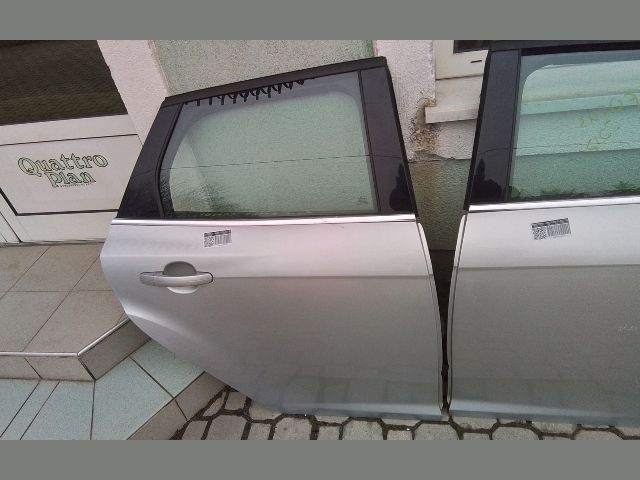 bontott FORD FOCUS III Jobb hátsó Ajtó (Részeivel)