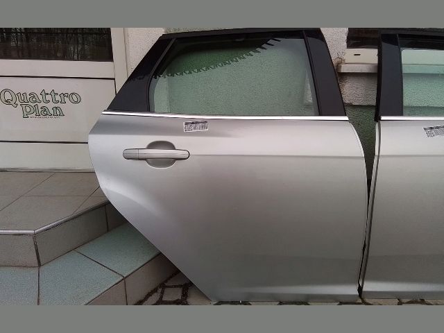 bontott FORD FOCUS III Jobb hátsó Ajtó (Részeivel)