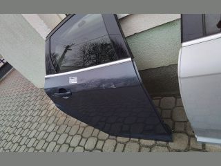 bontott FORD FOCUS III Jobb hátsó Ajtó (Részeivel)