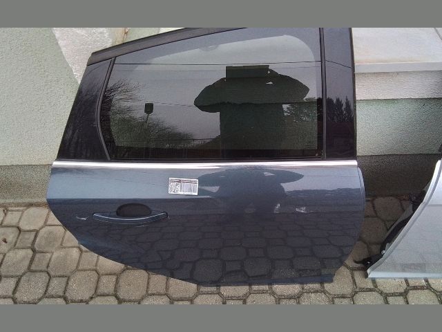 bontott FORD FOCUS III Jobb hátsó Ajtó (Részeivel)