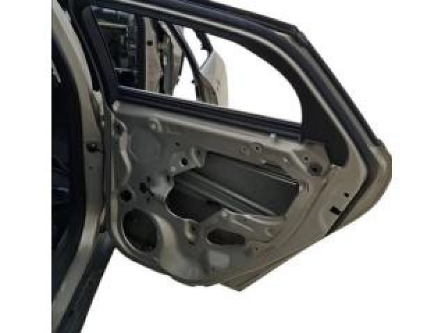 bontott FORD FOCUS III Jobb hátsó Ajtó (Üres lemez)