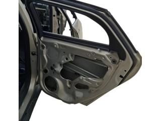 bontott FORD FOCUS III Jobb hátsó Ajtó (Üres lemez)