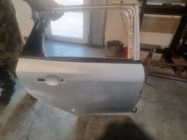 bontott FORD FOCUS III Jobb hátsó Ajtó (Üres lemez)