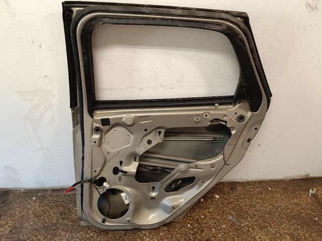 bontott FORD FOCUS III Jobb hátsó Ajtó (Üres lemez)