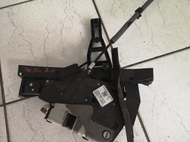 bontott FORD FOCUS III Jobb hátsó Ajtózár