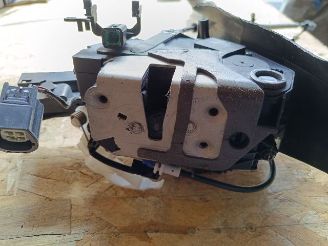 bontott FORD FOCUS III Jobb hátsó Ajtózár