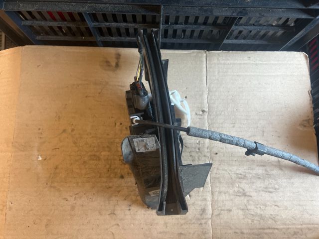 bontott FORD FOCUS III Jobb hátsó Ajtózár