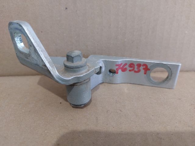 bontott FORD FOCUS III Jobb hátsó Alsó Zsanér