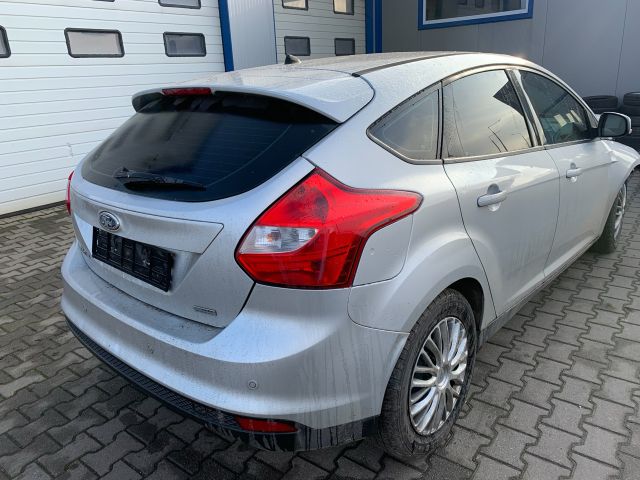 bontott FORD FOCUS III Jobb hátsó Dobbetét (Kerékjárati, Műanyag)