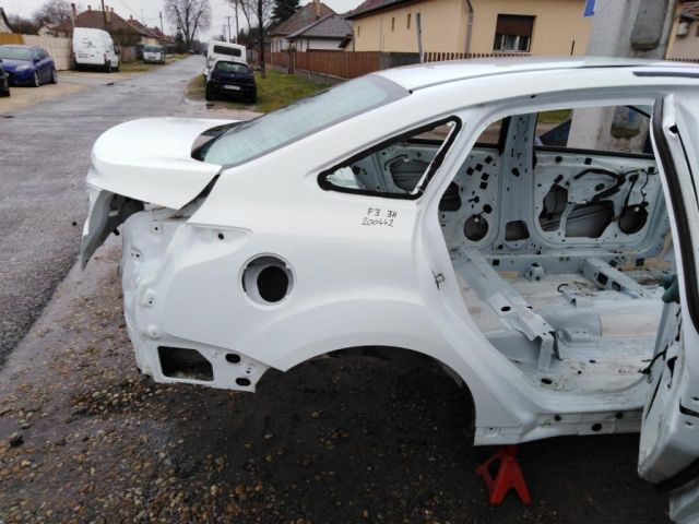 bontott FORD FOCUS III Jobb hátsó Negyed Karosszéria Csomag