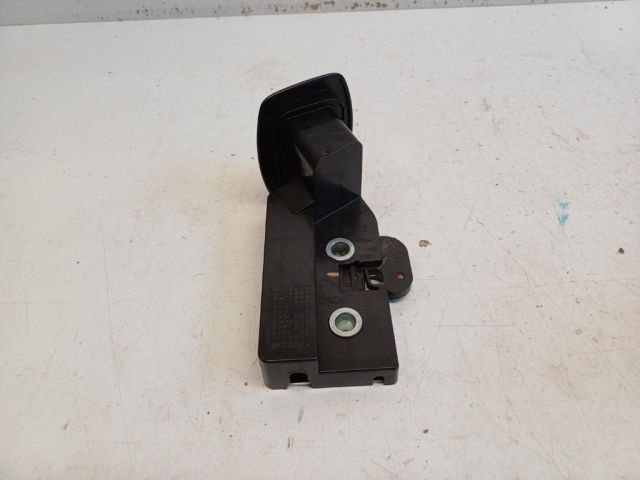 bontott FORD FOCUS III Jobb hátsó Ülés Rögzítő