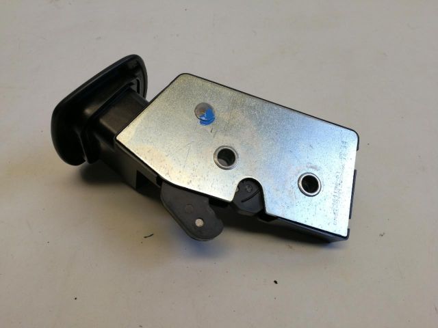 bontott FORD FOCUS III Jobb hátsó Ülés Rögzítő